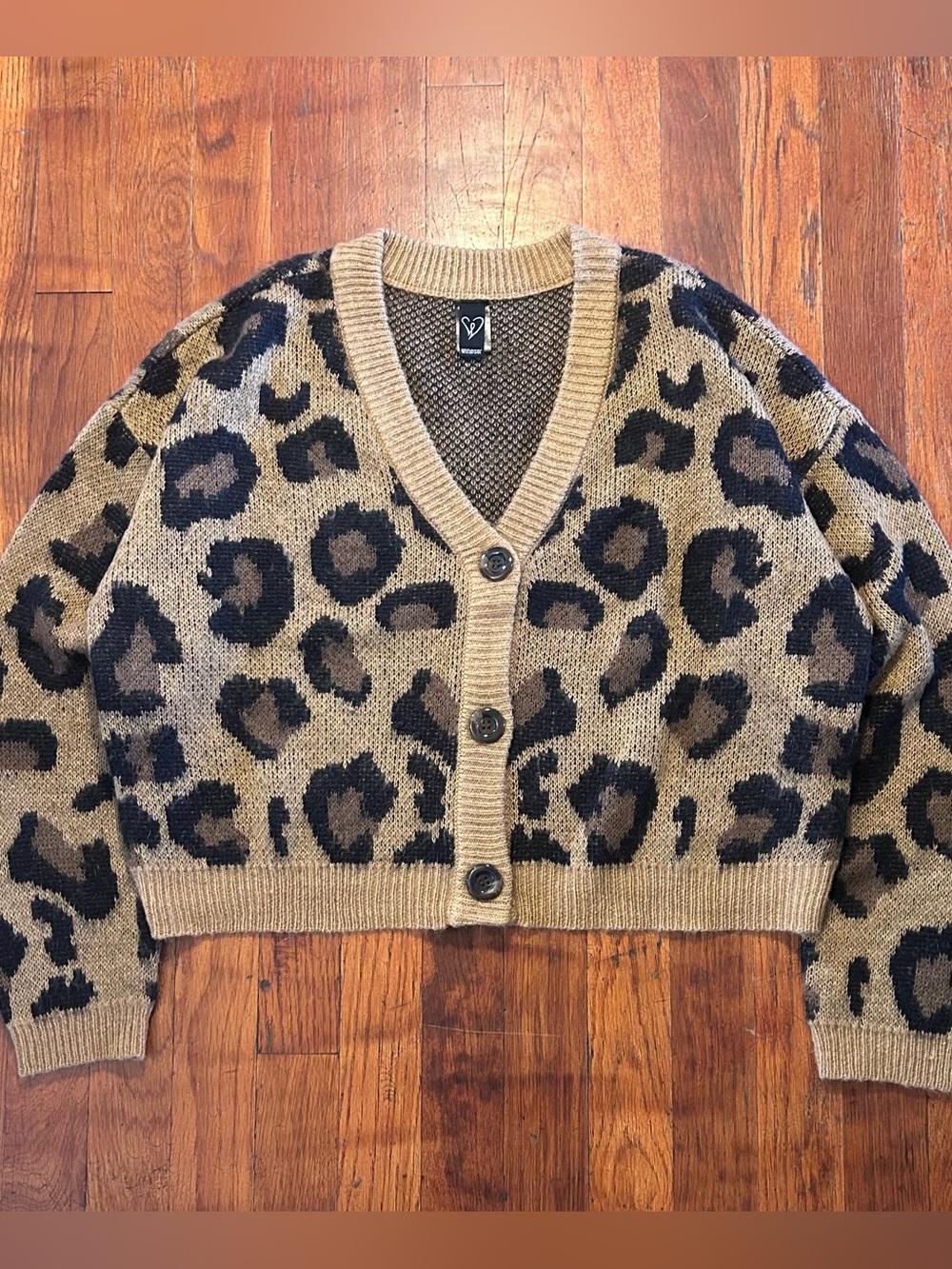 Windsor Won’t Stop Leopard Print Cropped Button Up V-neck Cardigan Sweater M
